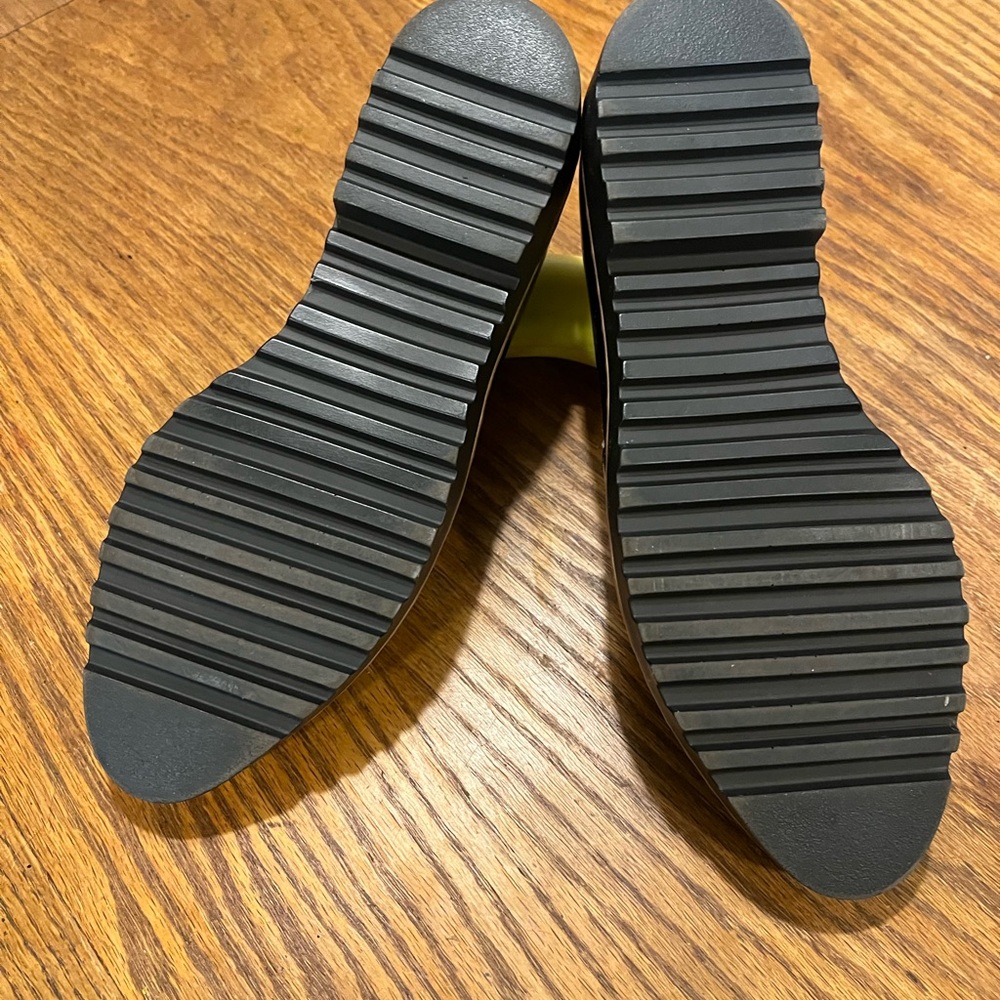 Fun loafer. Perfect condition - Picture 3 of 3